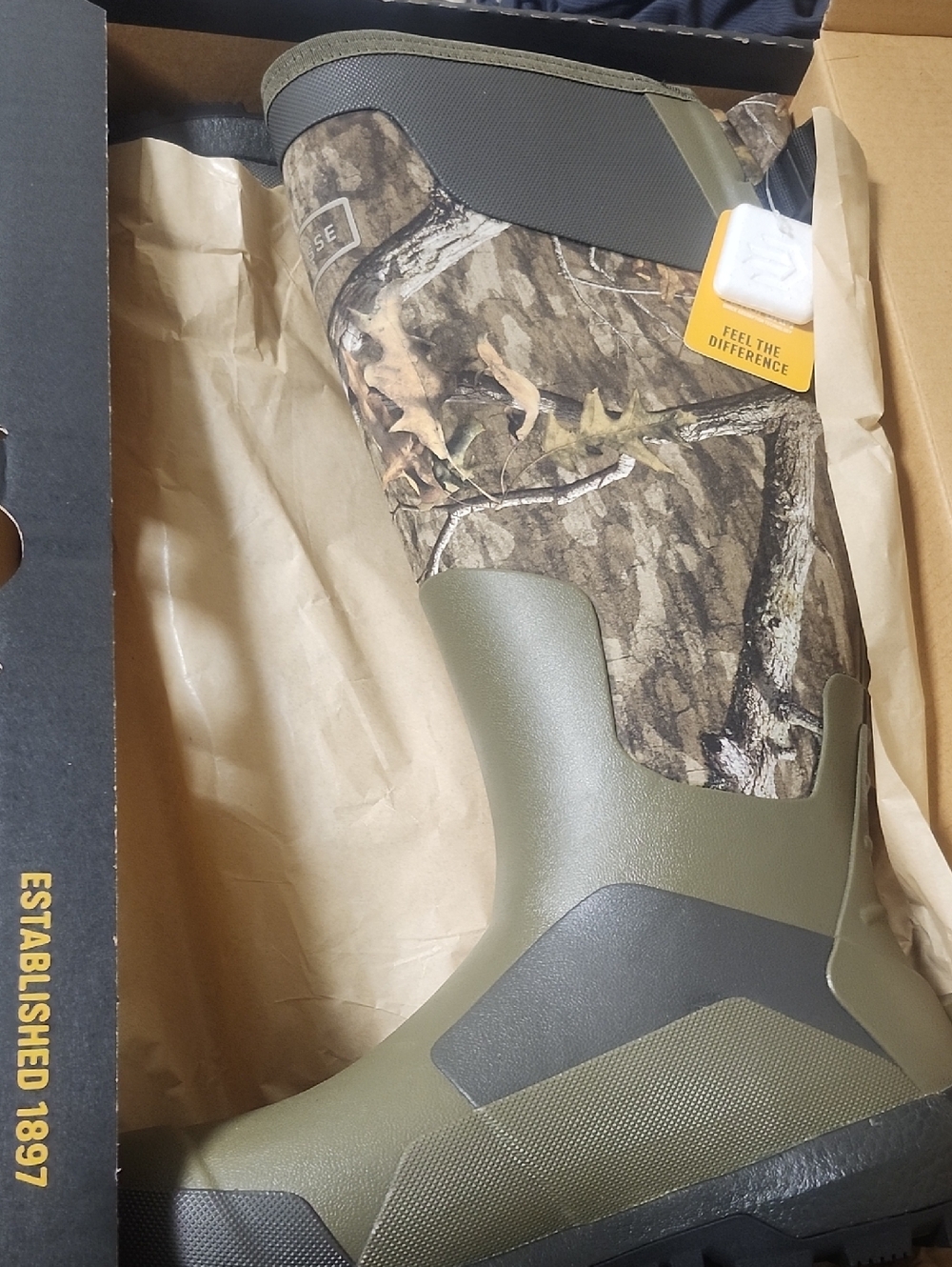 LaCrosse Alphaburly Black and Yellow Logo Shoe Box Lid